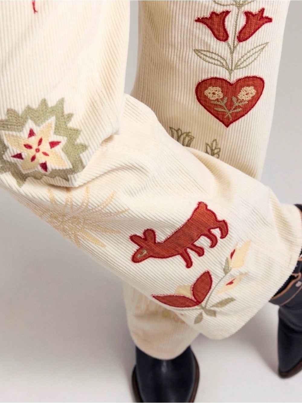 We The Free Tennessee low rise Corduroy  with embroidery flowers hearts cats sun - Picture 4 of 16